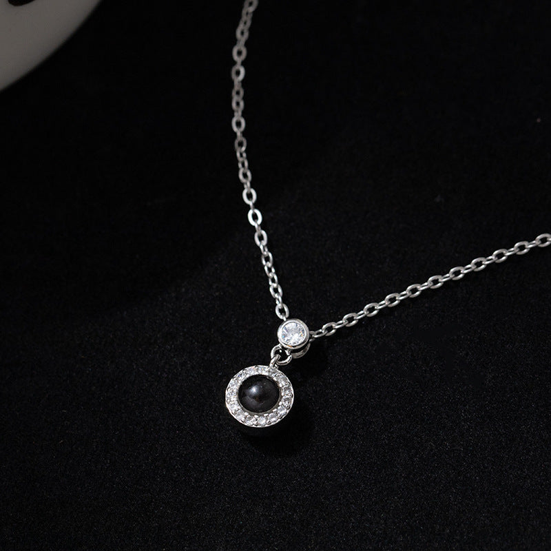 Elegant Round Diamond Projection Necklace