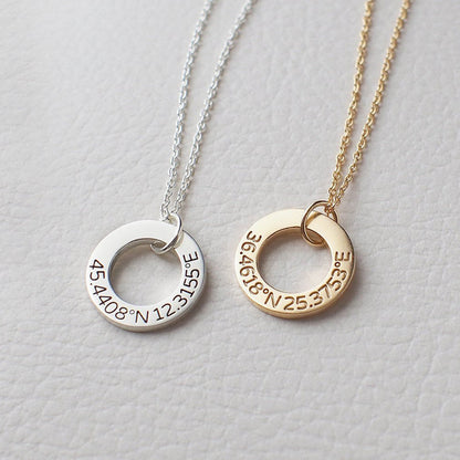 Trendy Simple Hollow Ring Design Customizable Name Necklace