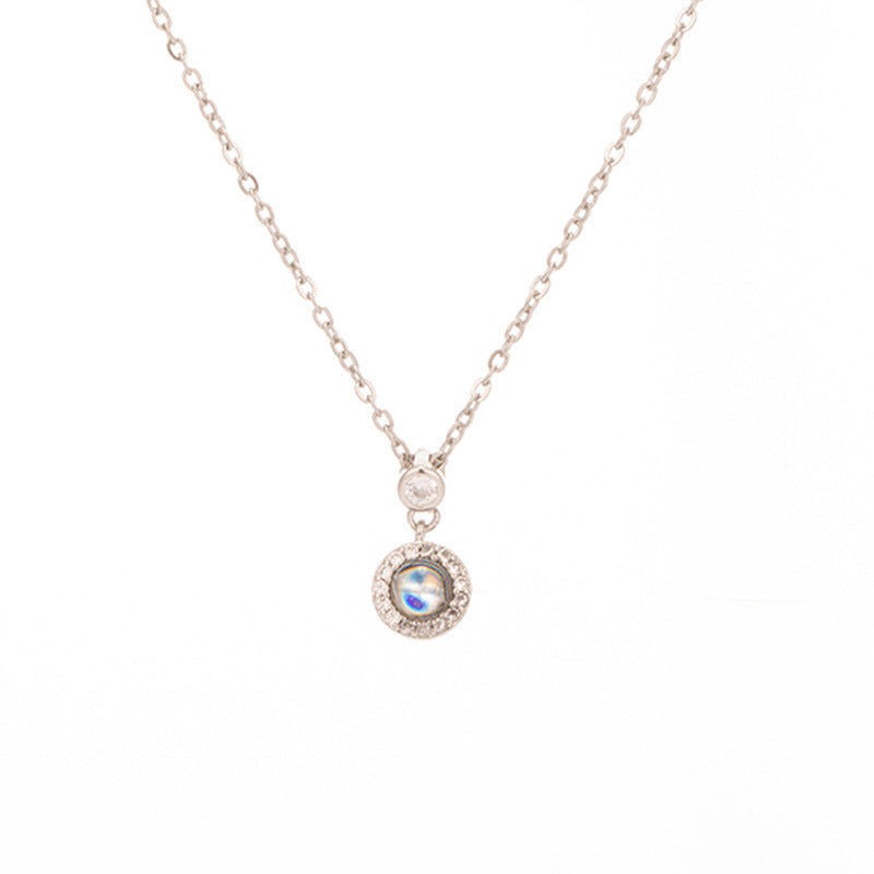 Elegant Round Diamond Projection Necklace